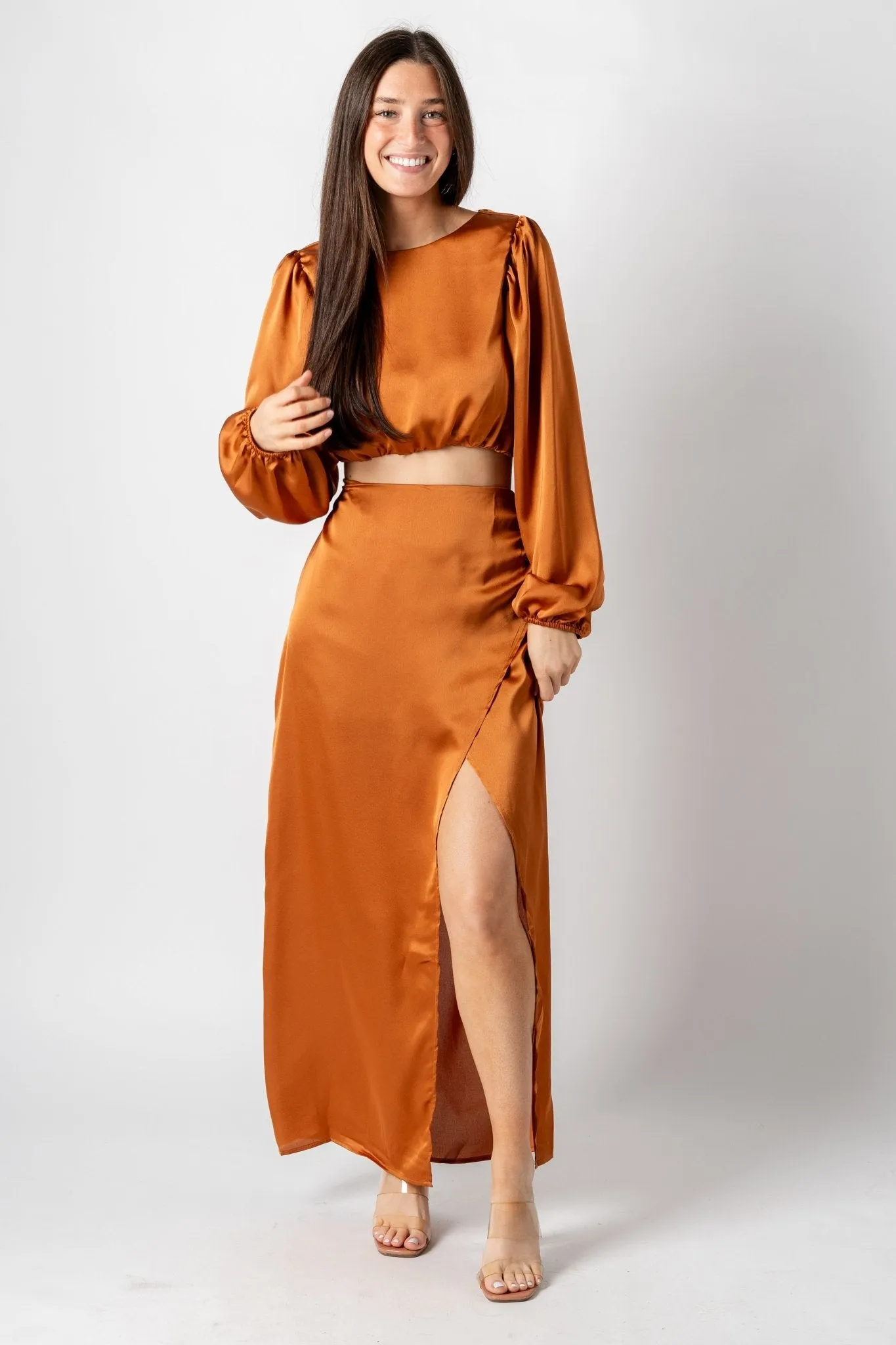 Twist back long sleeve crop top camel