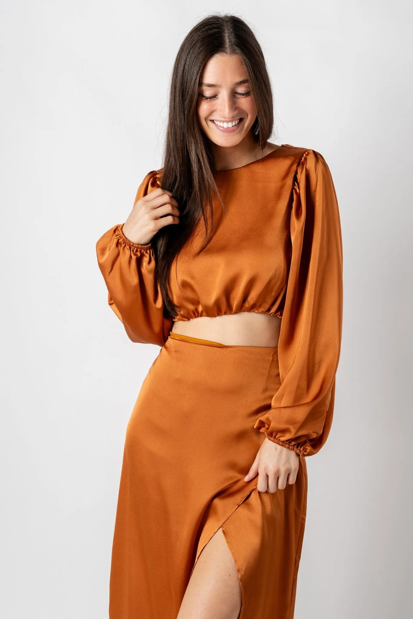 Twist back long sleeve crop top camel